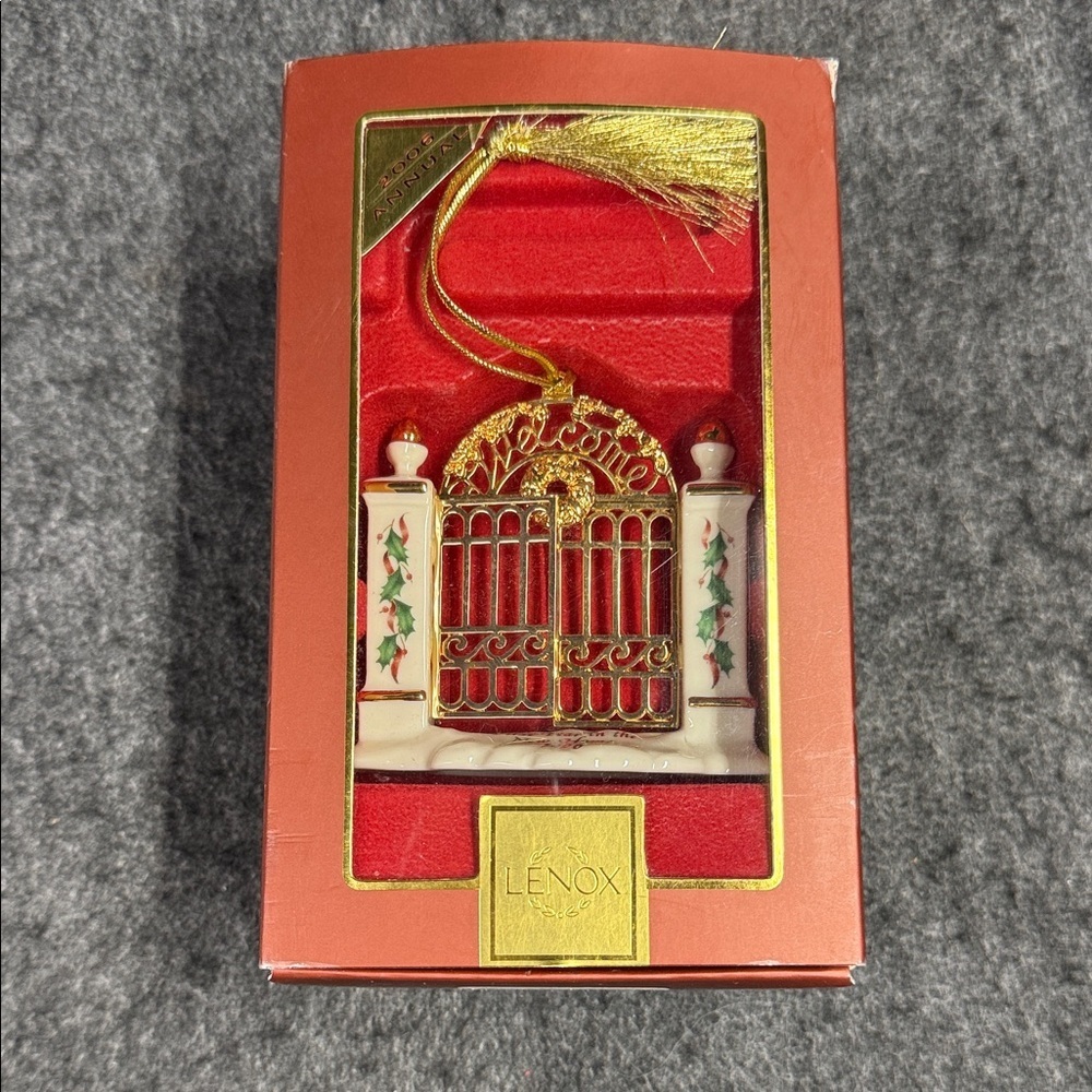 2006 Lenox Gold and Cream Holiday Gate Ornament